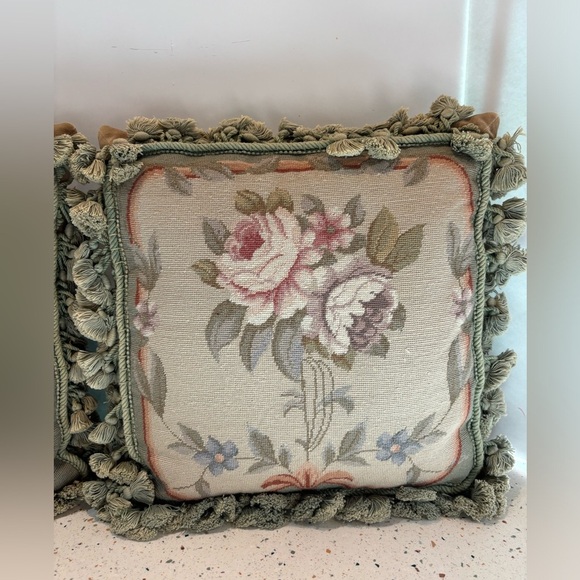 Vintage Tapestry Rose Floral Down Filled Tassel Pillows Set of 2 Cottagecore - Picture 4 of 8